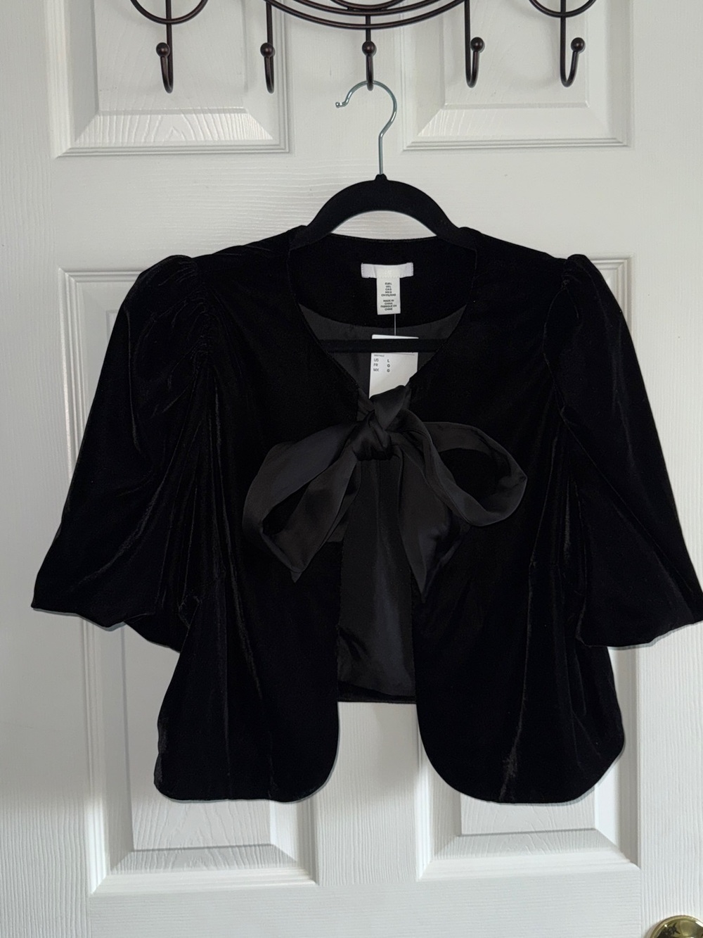 H&M Elegant Black Velvet Bow-Front Women’s Top